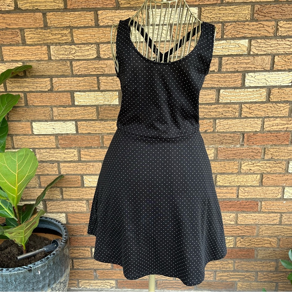 H&M Black & White Sleeveless STRETCHY Jumper Style Sun Dress Size XS